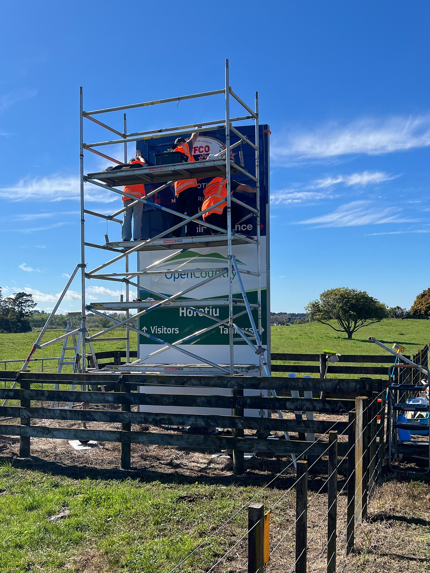Hall’s Horotiu roadside pylon signage during installation
